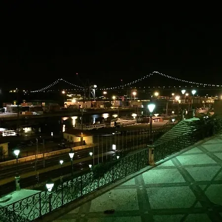 Cosy&shiny Lovely In Santos Lissabon